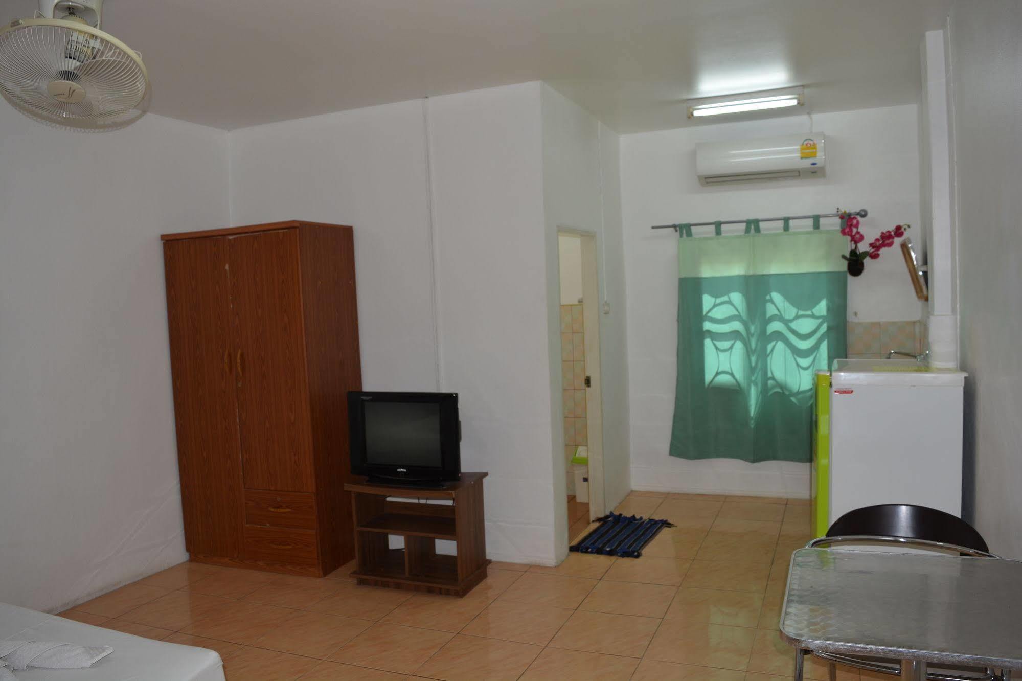 Little Austria Tams Guesthouse Chaweng  Bagian luar foto