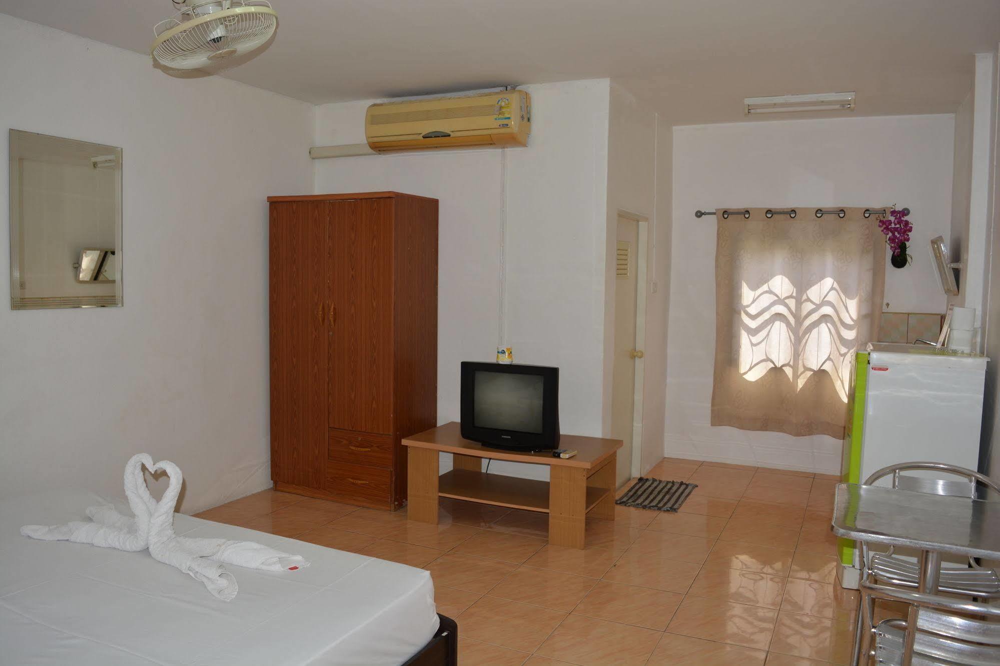 Little Austria Tams Guesthouse Chaweng  Bagian luar foto