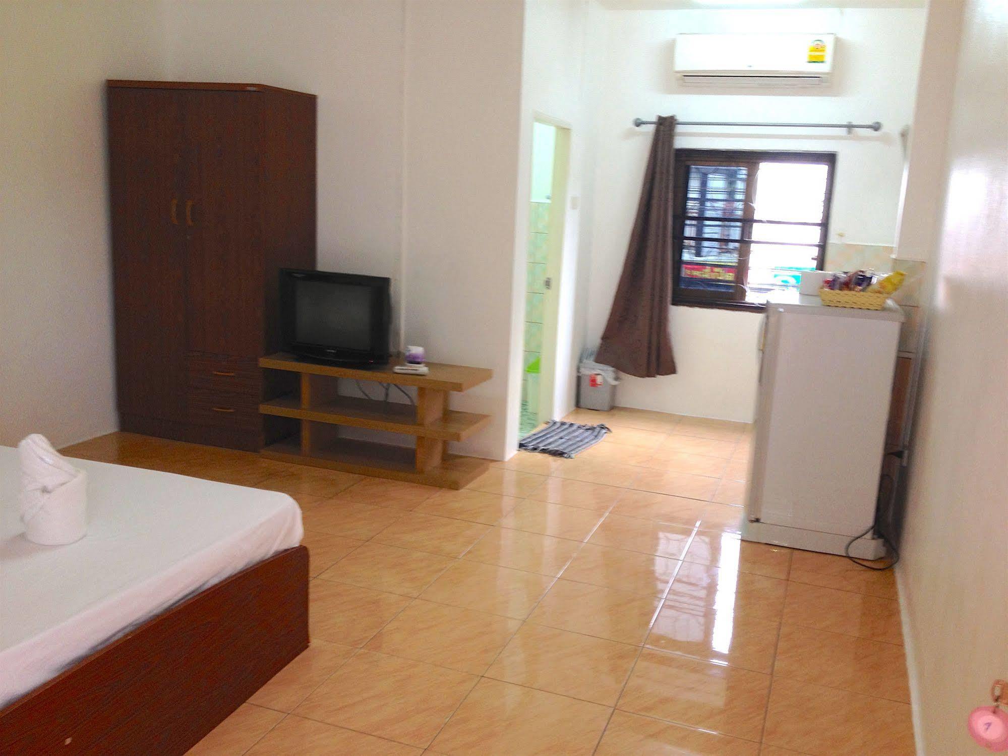 Little Austria Tams Guesthouse Chaweng  Bagian luar foto