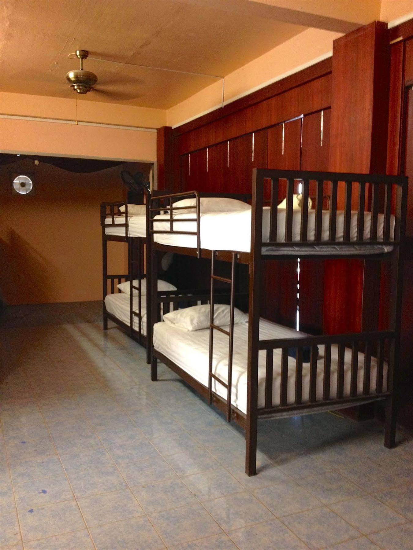 Little Austria Tams Guesthouse Chaweng  Bagian luar foto
